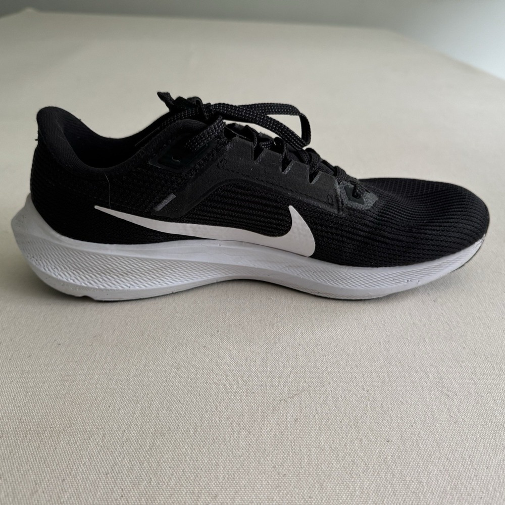 Nike Air Zoom Pegasus 40 Mens Size 10.5 Black White Running Sneakers DV3853-001 - Picture 15 of 16